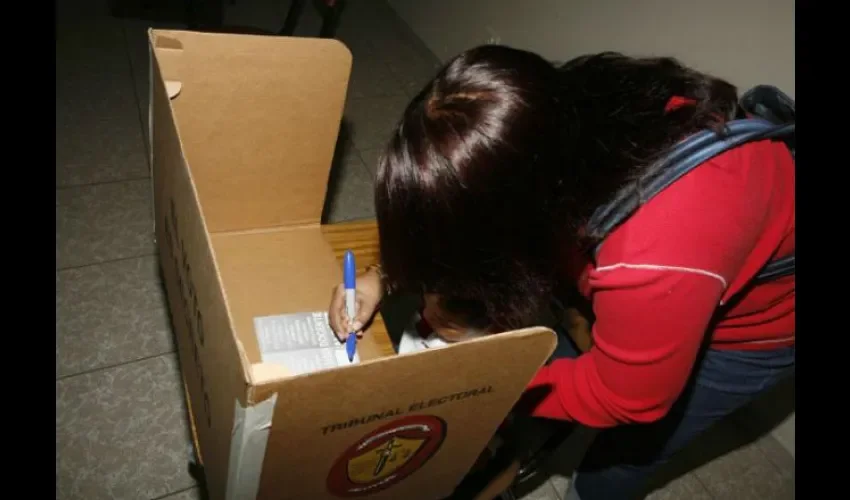 Los jóvenes tienen que sacar cédula para votar antes del 15 de octubre: Foto: Archivo