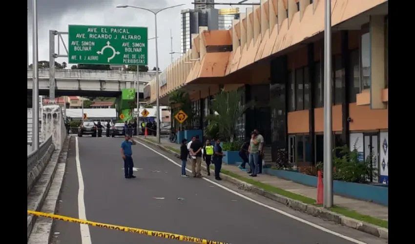 El homicidio ocurrió frente al edificio Mahely. 