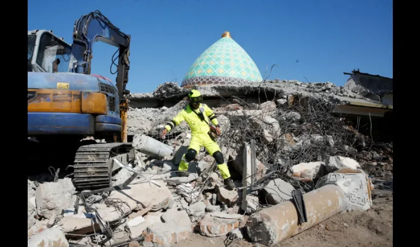 Deben reconstruir la ciudad. Foto: EFE