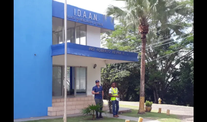 Chitreanos están cansados de los constantes problemas en la potabilizadora. Foto: Thays Domínguez 