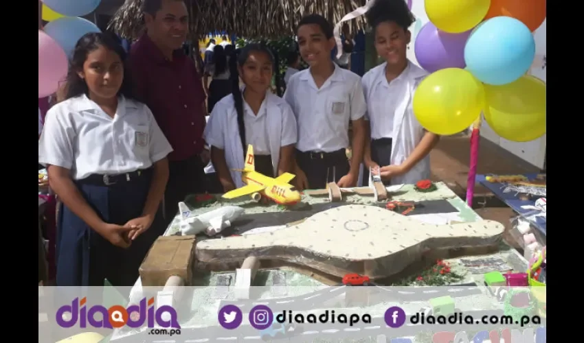 Los estudiantes de sexto grado hicieron una maqueta de la Terminal 2 del Aeropuerto Internacional de Tocumen. Foto: Jesús Simmons