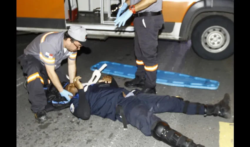 Accidente de tránsito en vía España. 