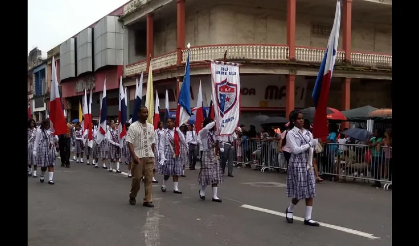 Desfile del 4 de noviembre en Colón.