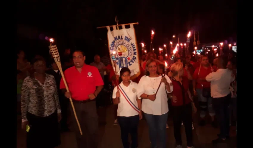 Por primera vez realizaron un desfiles de antorchas en Don Bosco. Foto: Jesús Simmons