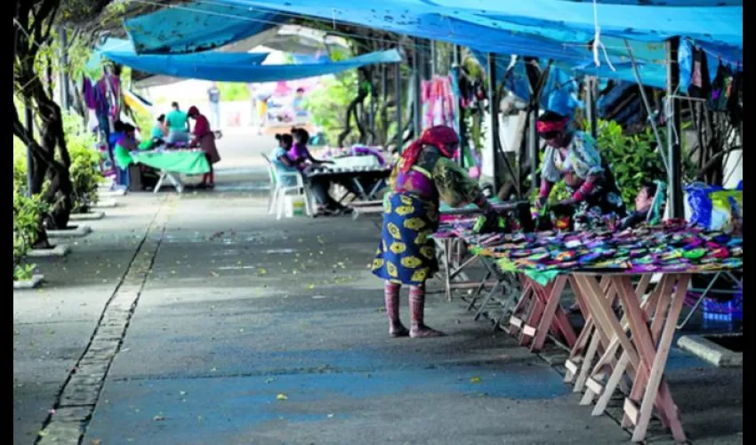 En el Casco Antiguo no todos pueden vender buhonería. Foto Ilustrativa 