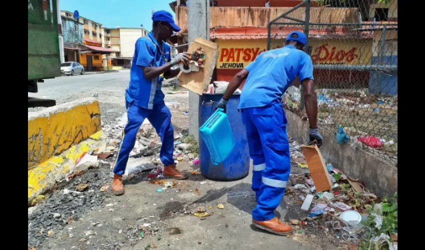 Recolección de basura en Colón. Foto: Diómedes Sánchez