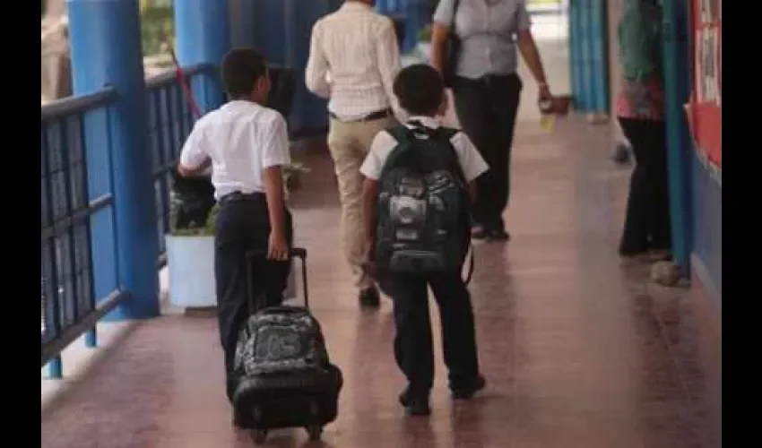 Los padres de familia piden mejorar las condiciones de los estudiantes. Foto: Roberto