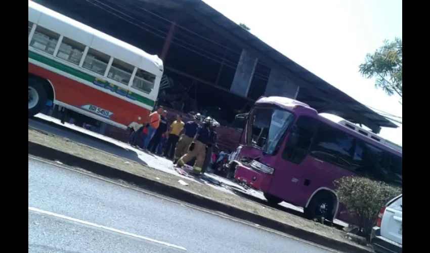 Buses accidentados. Foto: Eric Montenegro