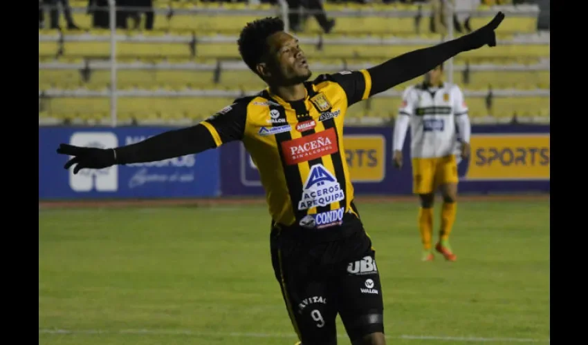 Rolando "Toro" Blackburn está en su primera con The Strongest de Bolivia.