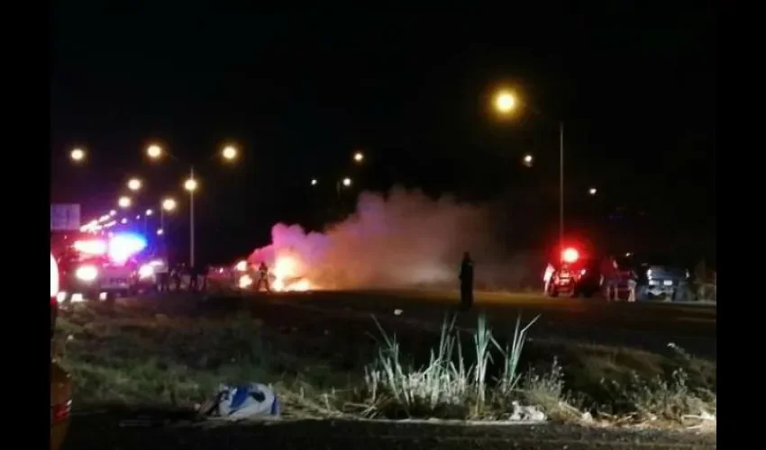 Carro se incendia en Panamá Oeste. 