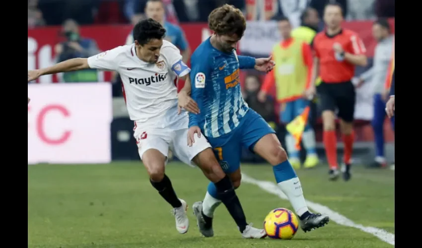 El delantero francés del Atlético de Madrid, Antoine Griezmann (d). Foto: EFE