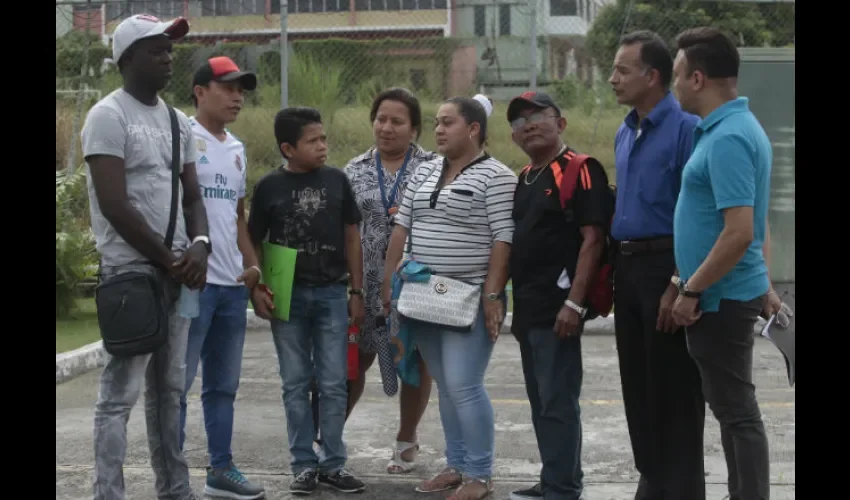 Las familias que ocuparon área de manglar no respetaron los limites de la zona protegida. 