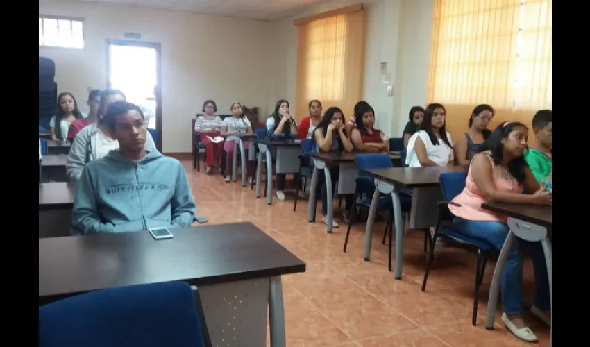 Foto ilustrativa de estudiantes beneficiados por el programa de becas. Cortesía 