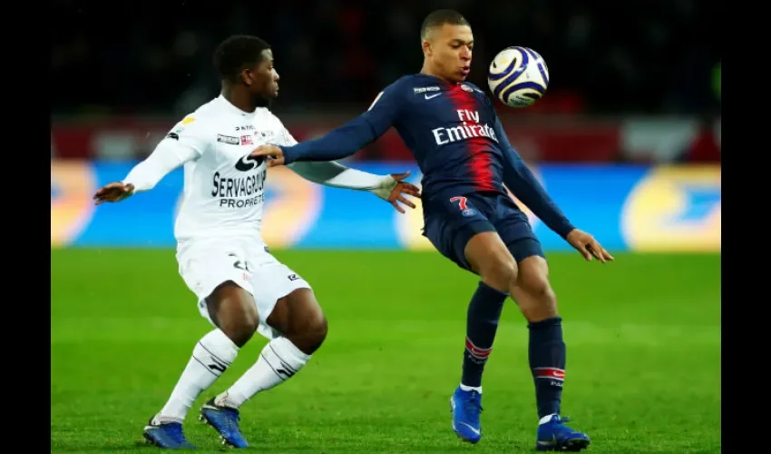 El jugador  Kylian Mbappé (d). Foto: EFE