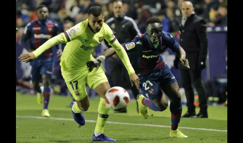 El colombiano Jeison Faiban Murillo (izq.) debutó con el Barcelona. Foto: EFE