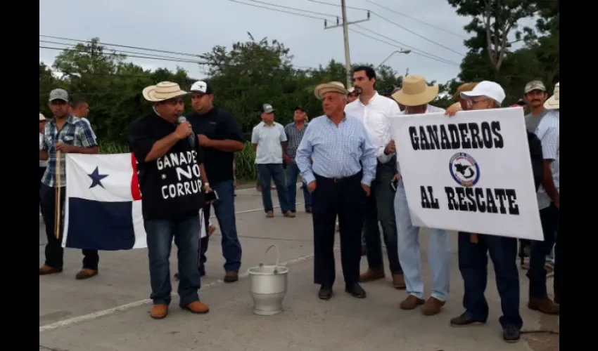 El llamado a protesta se mantiene a pesar del inicio de negociaciones. 