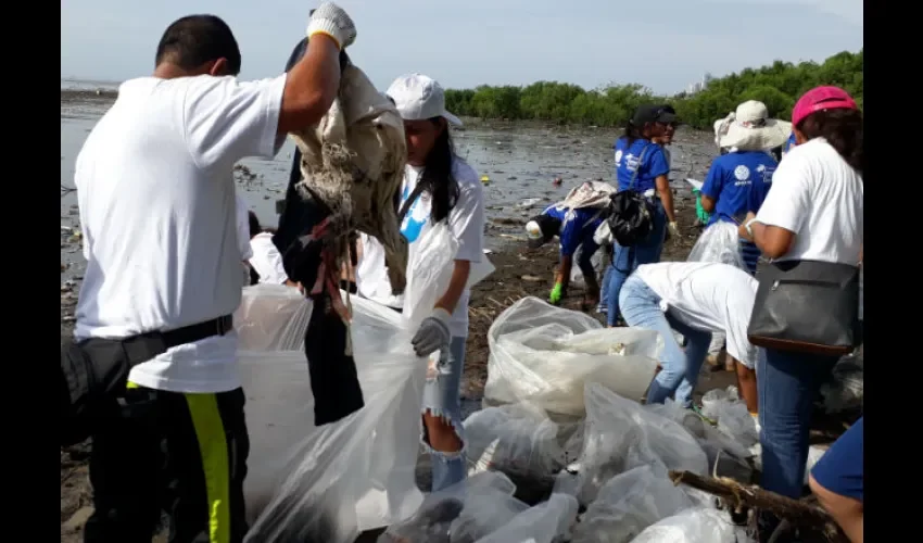 Foto ilustrativa de una jornada de recolección de basura. Foto: Santos J.Oliveros C. 