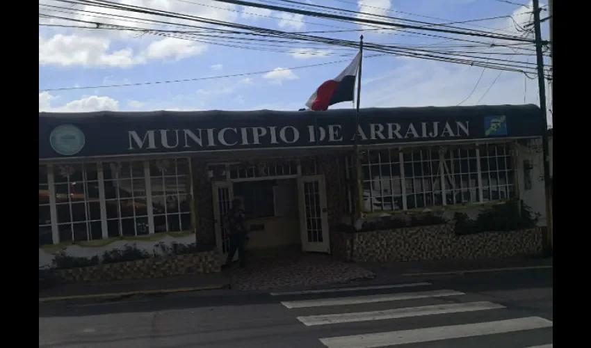 Para evitar la acumulación de nueva deuda por el alquiler de servidumbres el ayuntamiento de Arraiján, decidió suspender los arriendos en zonas costeras, viales y de uso público. Foto: Eric Montenegro