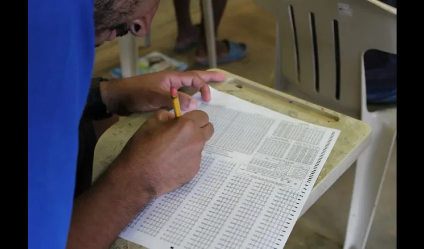 La prueba de admisión se le aplicó a los reclusos que cumplieron con  la entrega de diploma de bachiller, créditos y pagos de la admisión. Foto: Cortesía