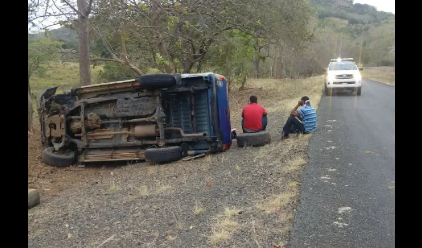 Esperaban la remoción del auto. Foto: Thays Domínguez