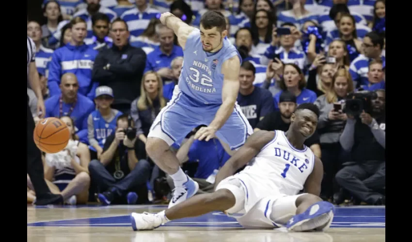 Zion Williamson en el momento que sufrió su lesión.