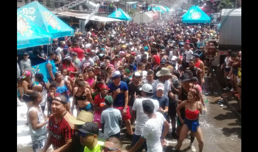 'Agua, agua', gritaba la gente. Foto: Yanelis Domínguez