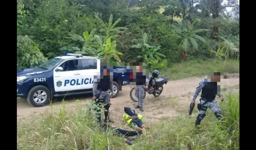 Unidades de la Policía durante la detención del sospechoso. 