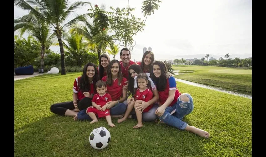 Victoria es la estricta de la casa y se lleva muy bien con las hijas de su esposo. Fotos: Tito Herrera