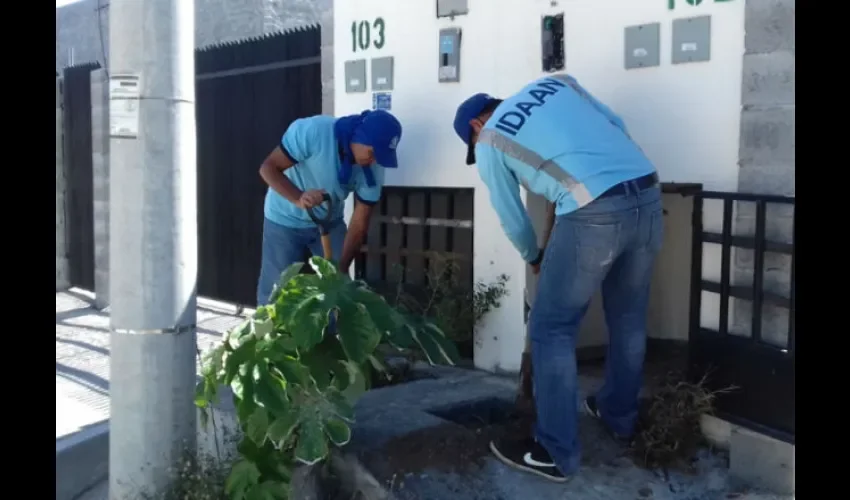 Trabajos realizados por personal del Idaan. 