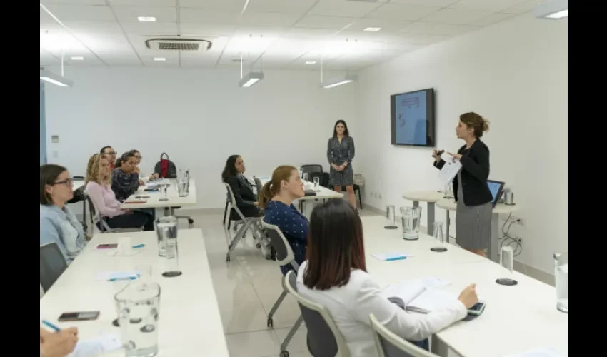 Foto ilustrativa de la capacitación contra el acoso laboral. 