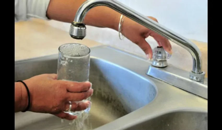 Foto ilustrativa del agua recolectada por río Tinajones. 