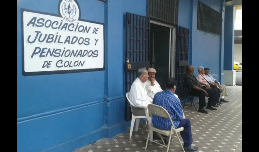 Foto ilustrativa de un grupo de jubilados. 