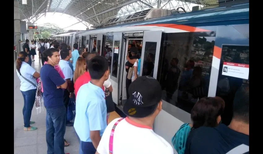 El que quiera viajar en las Líneas 1 y 2 del Metro deben tener su tarjeta. Foto: Jesús Simmons