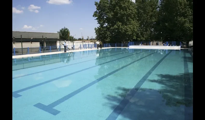 El Colegio Monseñor Francisco Beckmann utilizaba la piscina de Las Cumbres. Foto: Cortesía