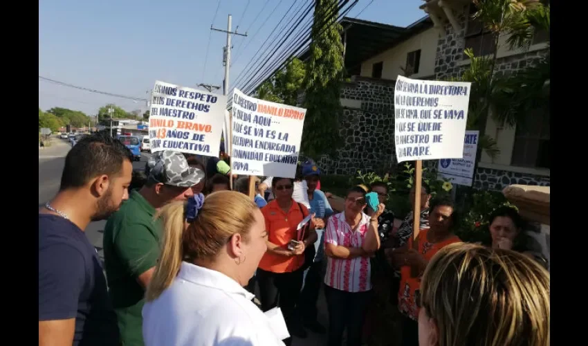 Los padres de familia aseguraron que mantendrán la lucha en defensa del docente.