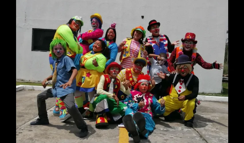 Foto ilustrativa del grupo de payasitos que visitó día a día. Foto: Santos J. Oliveros C. 