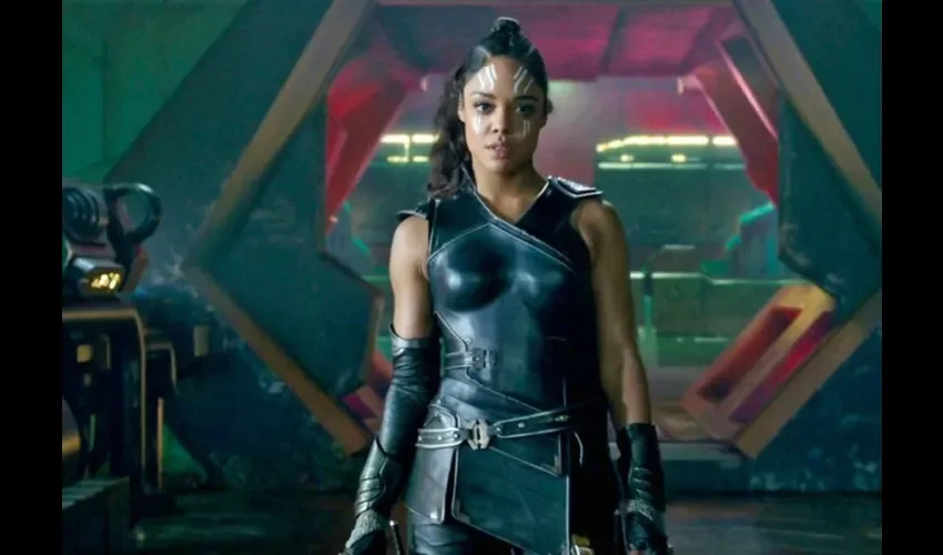 Tessa Thompson caracterizando a Valquiria. 