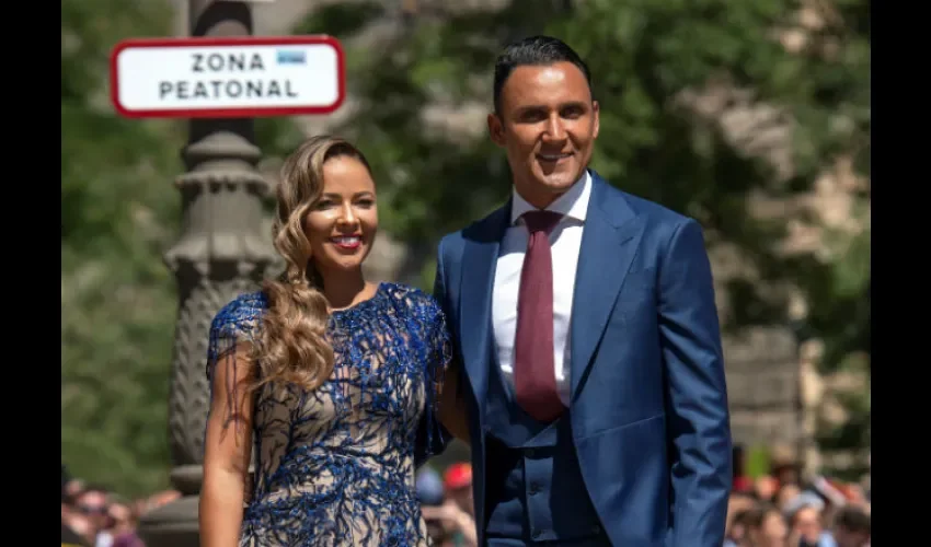 Keylor Navas  junto a su esposa./EFE