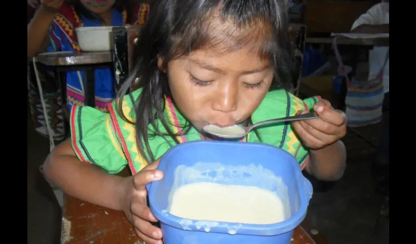 Les darán un vaso de leche y un plato de crema a los estudiantes. Foto: Archivo