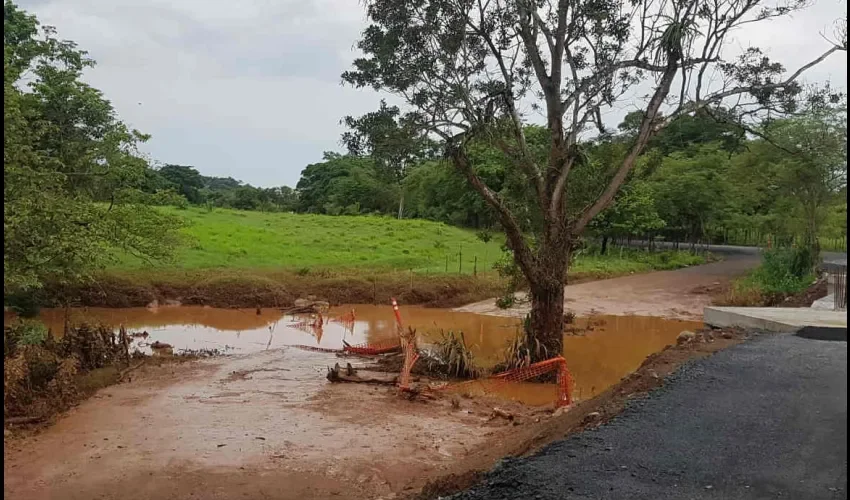 El río Parita se encuentra fuera de su cauce debido al mal tiempo.