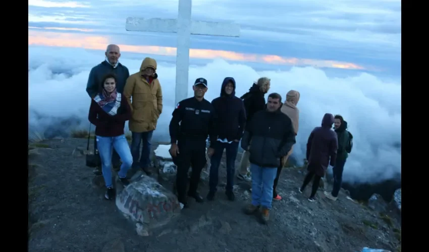 Foto ilustrativa del equipo que participó de la gira. 