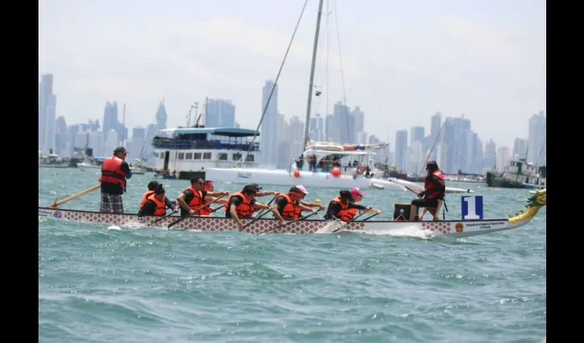 En la última competencia de bote dragón participaron 26 equipos. Foto: Cortesía