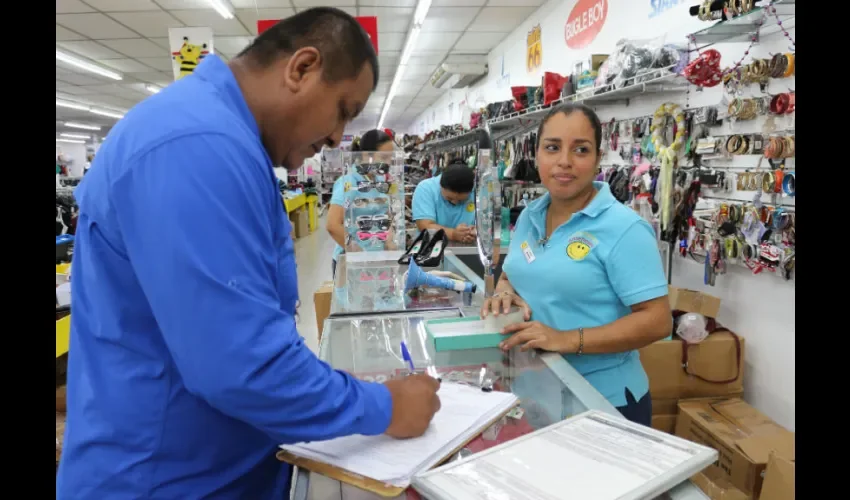 Foto ilustrativa de la revisión de comercios. 