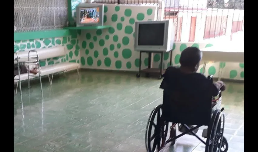 Llama la atención de las autoridades del Mides, que muchos familiares pagan por el cuidado de sus abuelitos, pero no inspeccionar cómo es la atención hacia los adultos mayores. Foto: DD