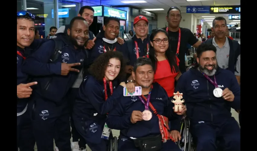 Foto ilustrativa de los participantes. 