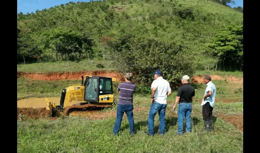 Foto ilustrativa de la evaluación del terreno. 