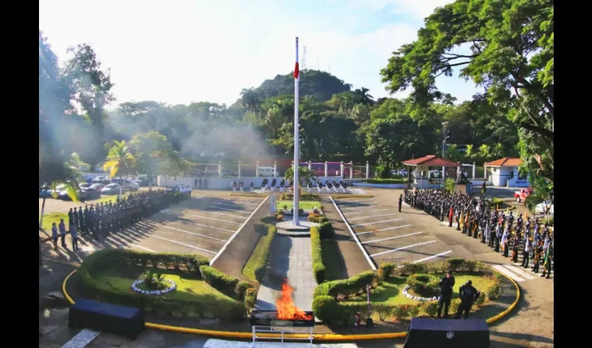 Foto ilustrativa del proceso de quemas de banderas. 