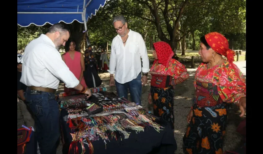 Foto ilustrativa de los participantes. 