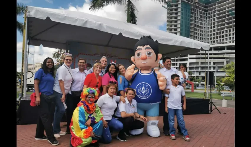 Foto ilustrativa de los participantes. 