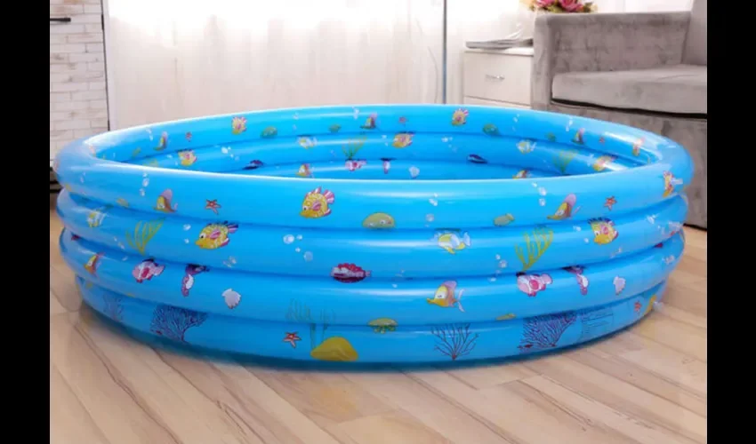 Foto ilustrativa de una piscina inflable. 